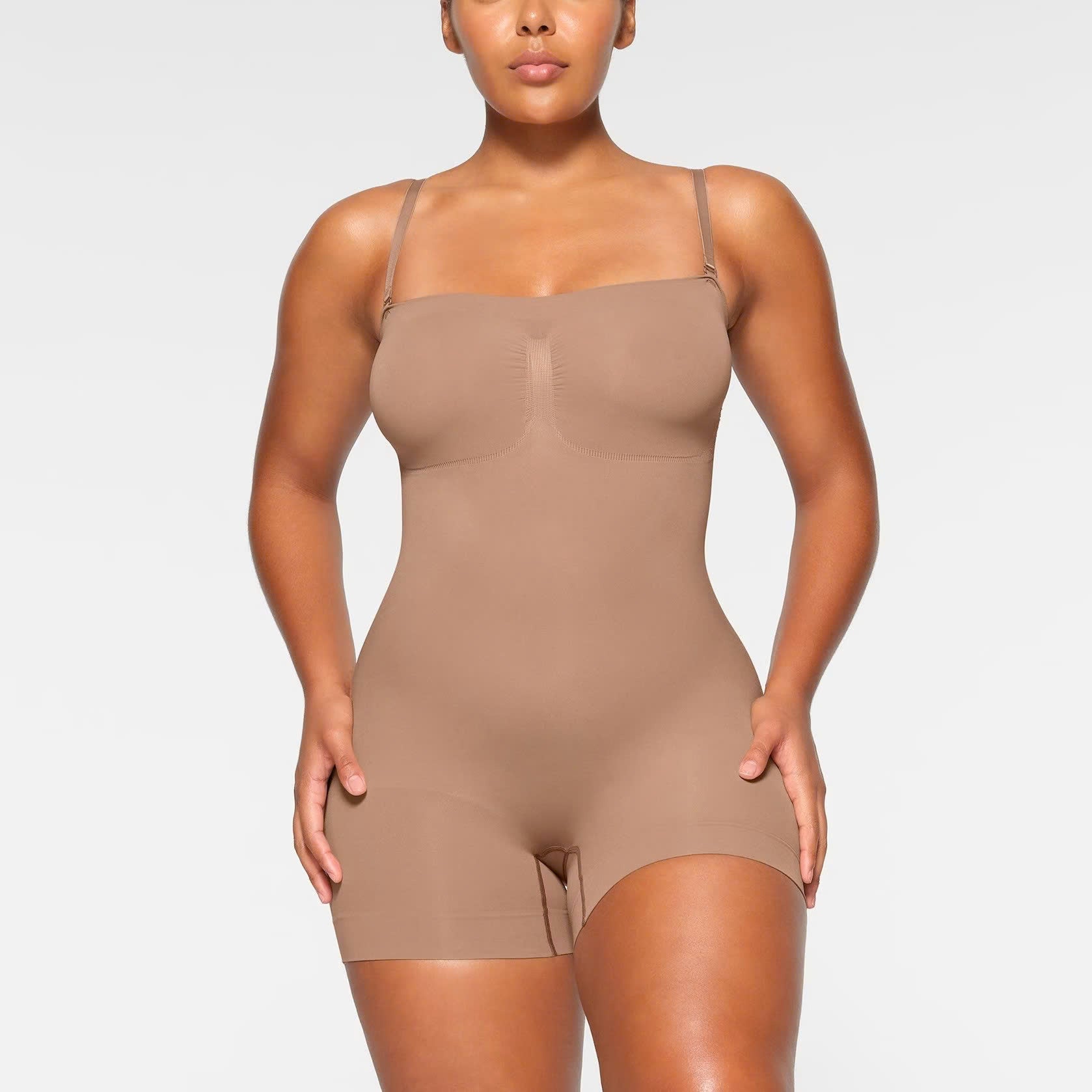 SEAMLESS SCUPLT STRAPLESS SHORTIE BODYSUIT